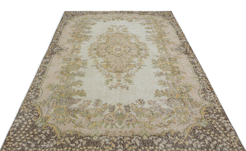Load image 1 in gallery view. Pizuas - Vintage Medallion Rug - 5'10 X 9'6