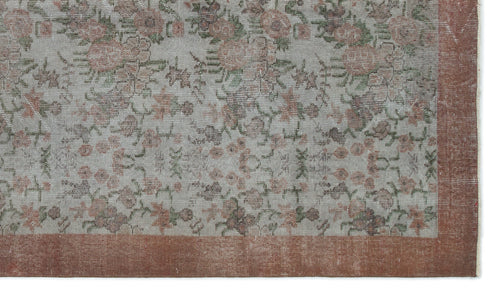 Load image 1 in gallery view. Briis - Vintage Floral Rug - 5'4 X 9'6