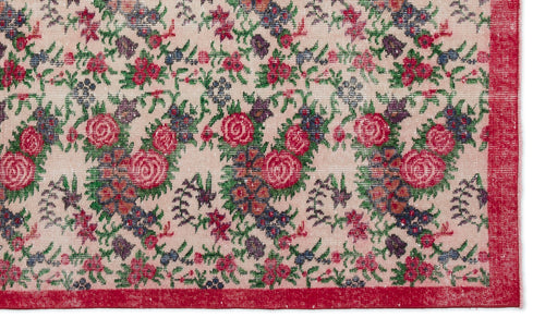 Load image 1 in gallery view. Matuna - Vintage Floral Rug - 5'5 X 9'1