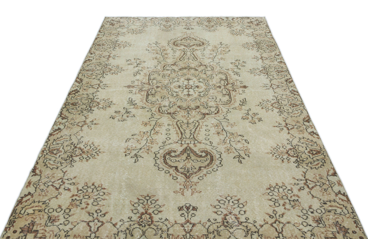 Gluzaas - Vintage Medallion Rug - 5'5 X 8'10