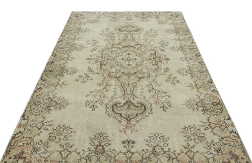 Load image 1 in gallery view. Gluzaas - Vintage Medallion Rug - 5'5 X 8'10