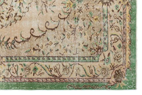 Load image 1 in gallery view. Nepais - Vintage Medallion Rug - 6'0 X 9'1