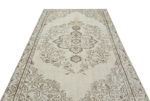 Load image 1 in gallery view. Pomoas - Vintage Medallion Rug - 5'3 X 8'6