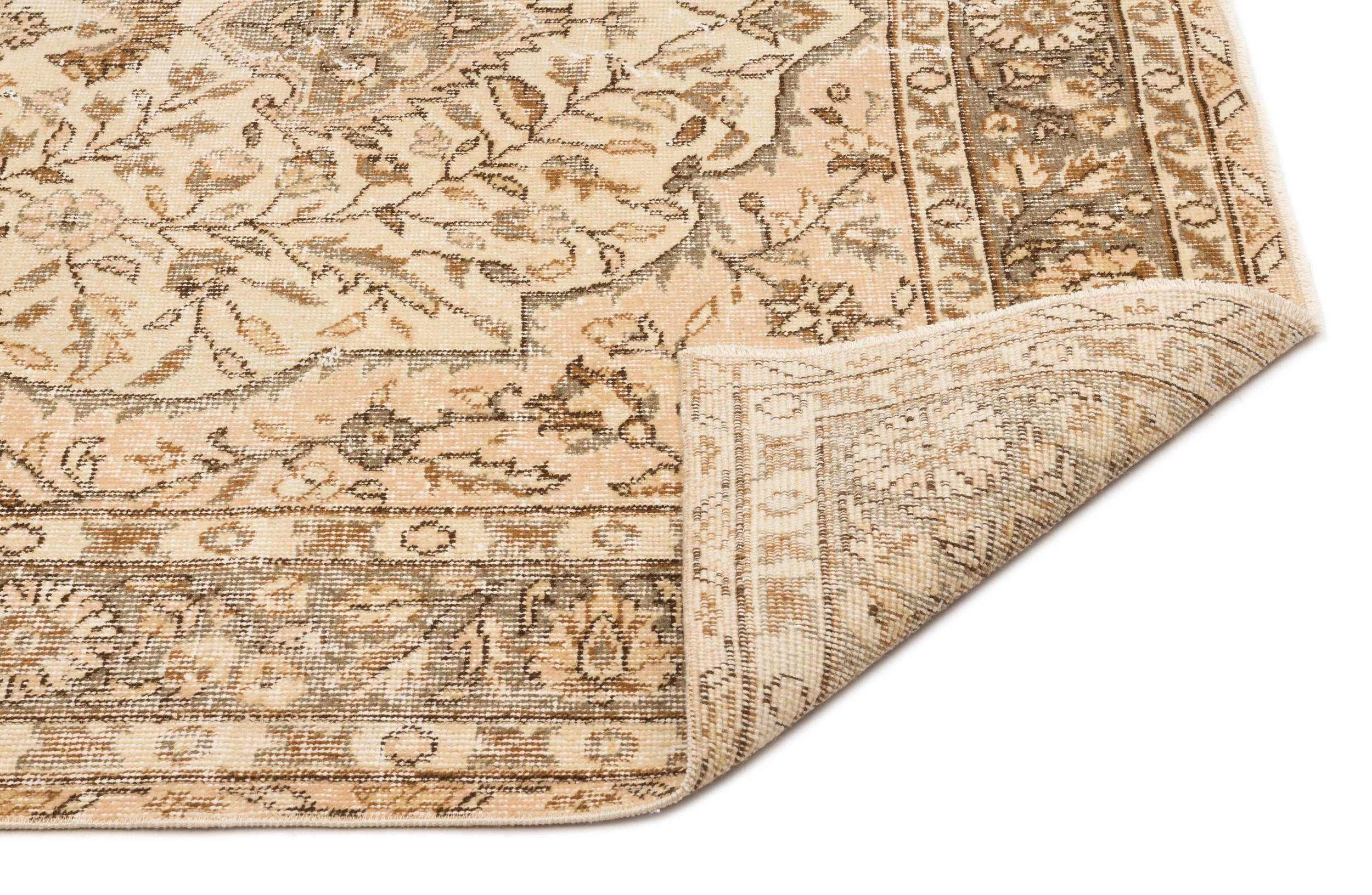 Traula - Vintage Medallion Rug - 5'3 X 8'9
