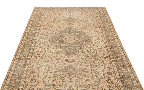 Load image 1 in gallery view. Traula - Vintage Medallion Rug - 5'3 X 8'9