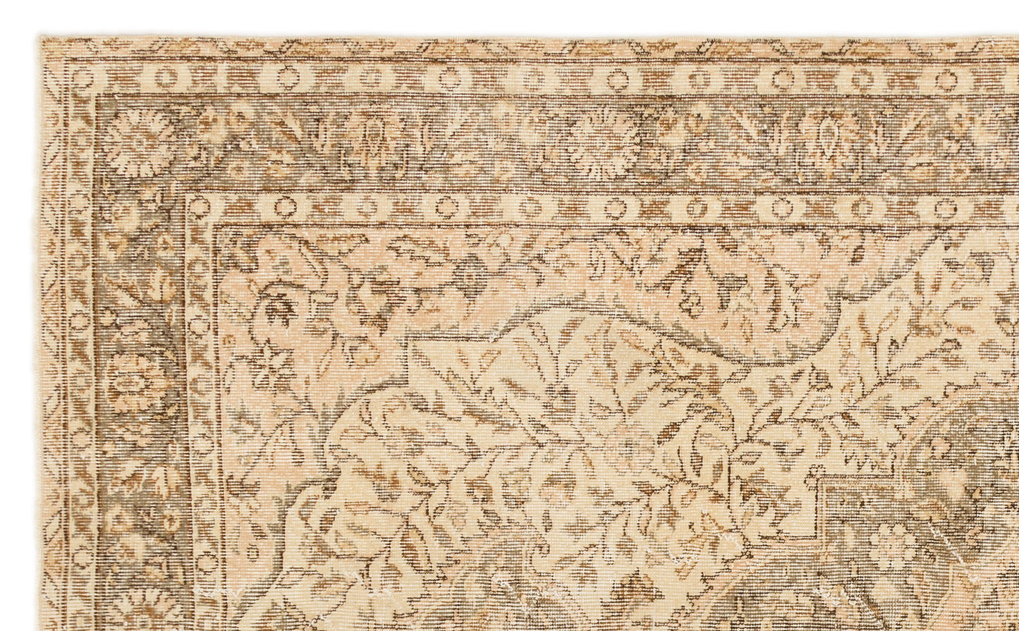 Traula - Vintage Medallion Rug - 5'3 X 8'9