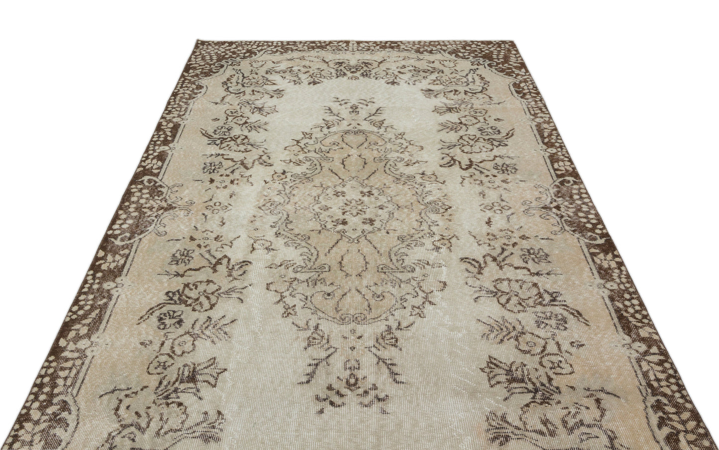 Gegata - Vintage Medallion Rug - 5'9 X 9'11