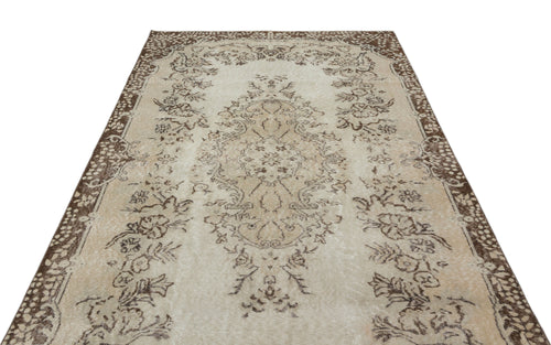 Load image 1 in gallery view. Gegata - Vintage Medallion Rug - 5'9 X 9'11