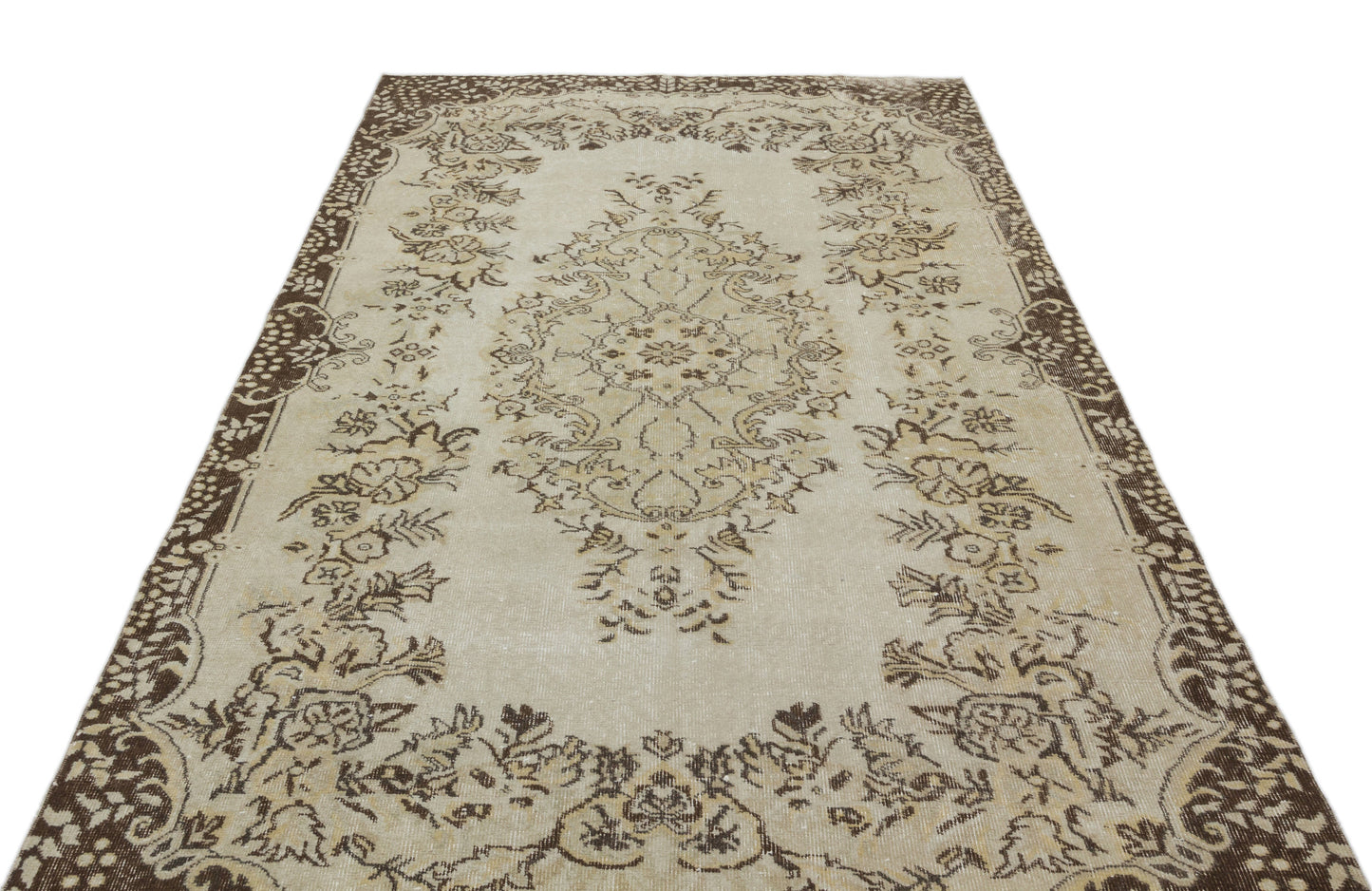 Hileil - Vintage Medallion Rug - 5'6 X 9'4