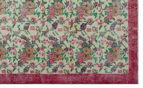 Load image 1 in gallery view. Mikia - Vintage Floral Rug - 5'5 X 8'9