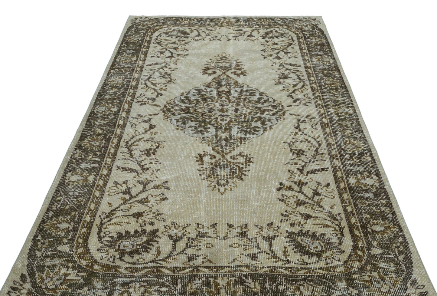 Nipoix - Vintage Medallion Rug - 5'4 X 9'1