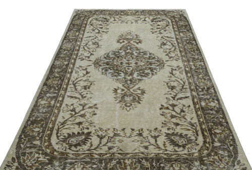 Load image 1 in gallery view. Nipoix - Vintage Medallion Rug - 5'4 X 9'1