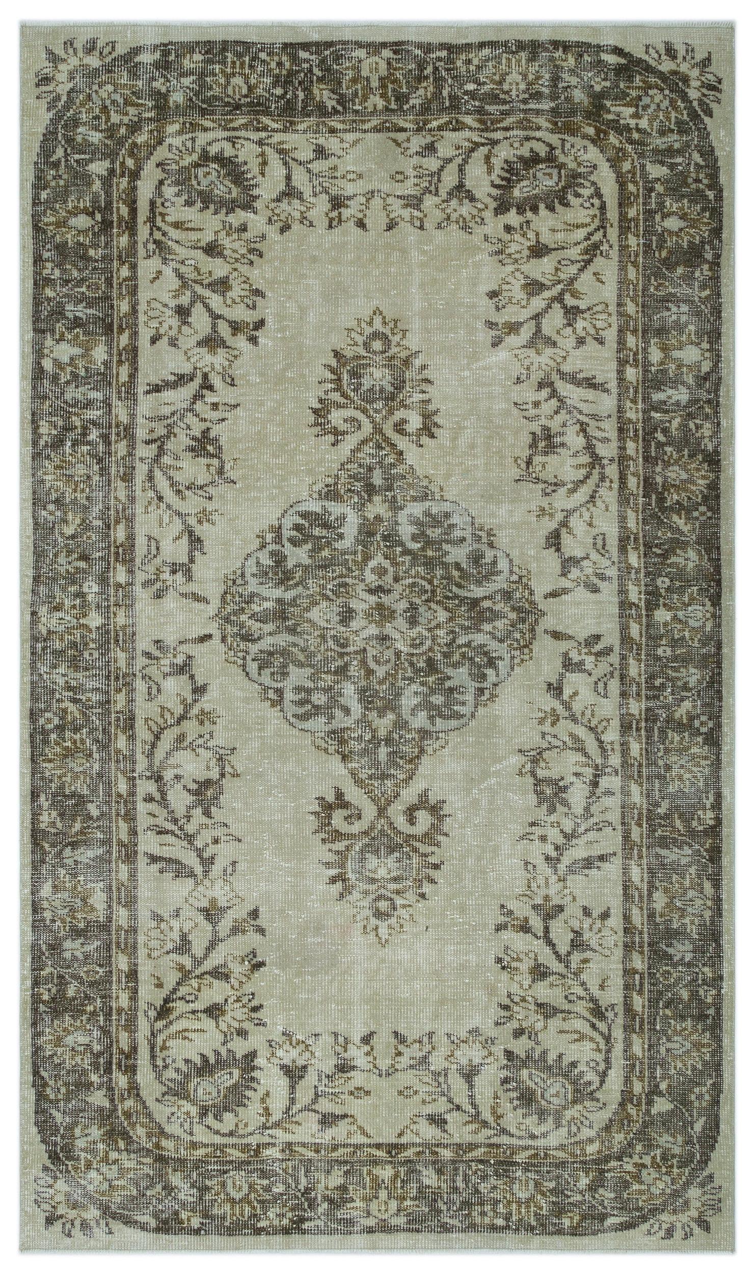 Nipoix - Vintage Medallion Rug - 5'4 X 9'1