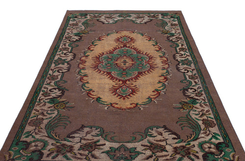 Load image 1 in gallery view. Gimoma - Vintage Medallion Rug - 5'6 X 9'0