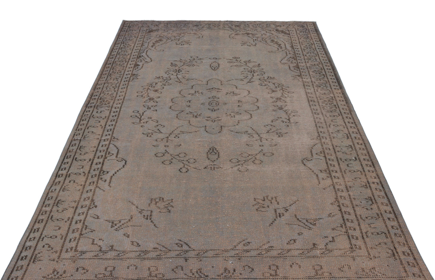 Miroex - Vintage Distressed Rug - 5'7 X 8'2