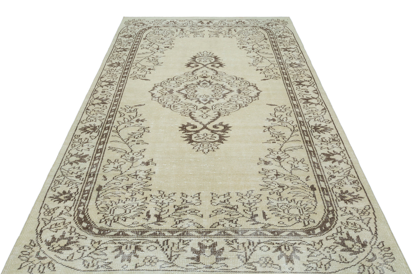 Huleis - Vintage Medallion Rug - 5'6 X 9'1