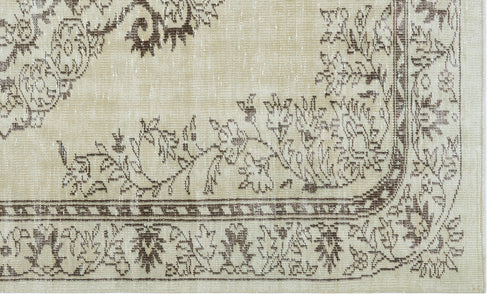 Load image 1 in gallery view. Huleis - Vintage Medallion Rug - 5'6 X 9'1