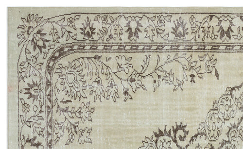 Load image 1 in gallery view. Huleis - Vintage Medallion Rug - 5'6 X 9'1