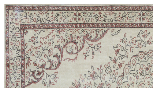 Bild 1 in Galerieansicht laden. Tozeen - Vintage Medallion Rug - 5'4 X 9'4
