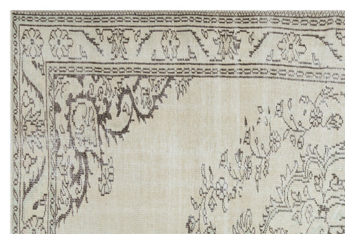 Load image 1 in gallery view. Keuda - Vintage Medallion Rug - 6'2 X 9'2