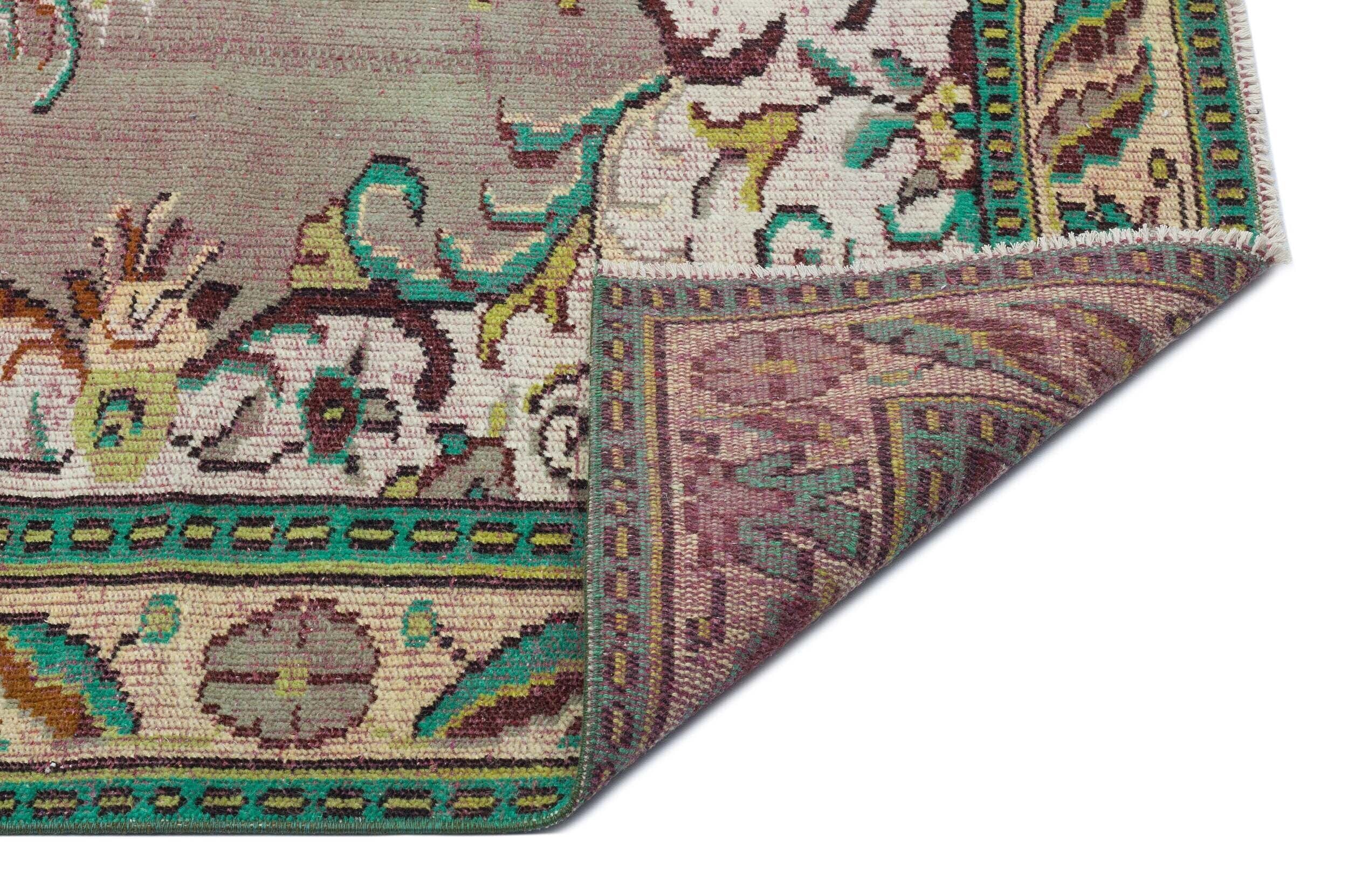 Sinaen - Vintage Medallion Rug - 5'2 X 8'11