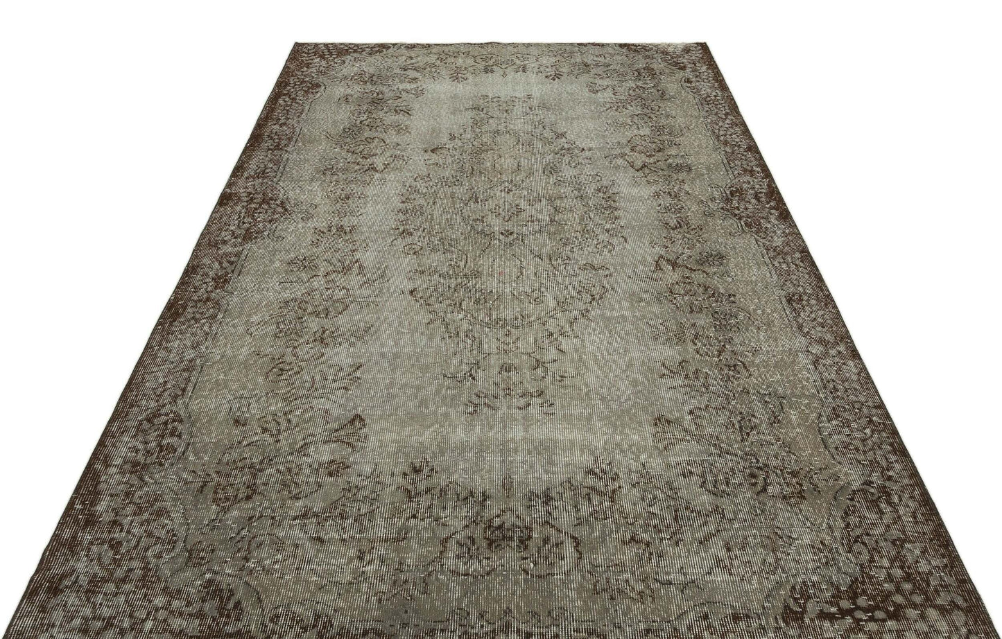 Kigoos - Vintage Medallion Rug - 5'7 X 8'8