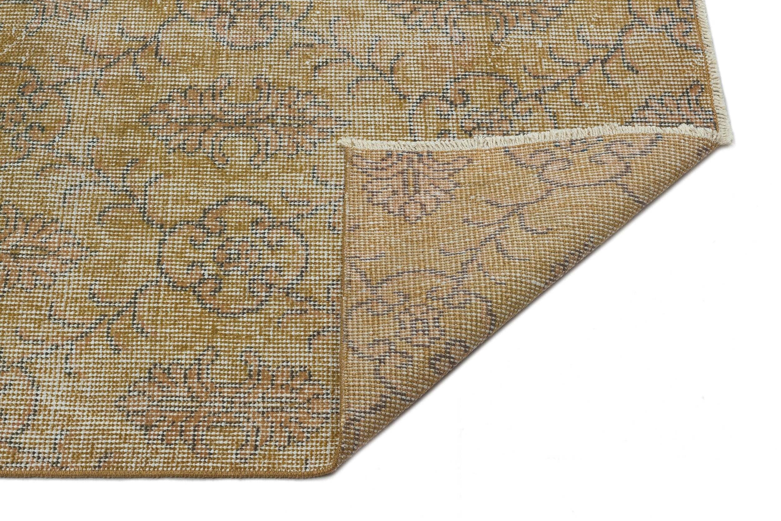 Vezona - Vintage Distressed Rug - 5'8 X 9'2