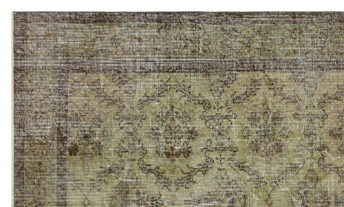 Bild 1 in Galerieansicht laden. Distressed olive green and brown rug with a traditional floral medallion pattern and a wide decorative border.