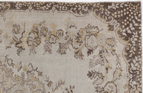 Load image 1 in gallery view. Flaunosa - Vintage Medallion Rug - 6'1 X 9'8