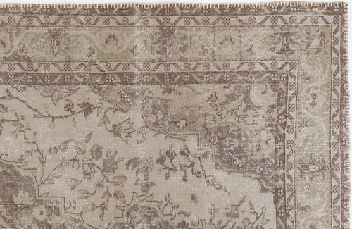 Load image 1 in gallery view. Vetena - Vintage Medallion Rug - 5'6 X 9'6