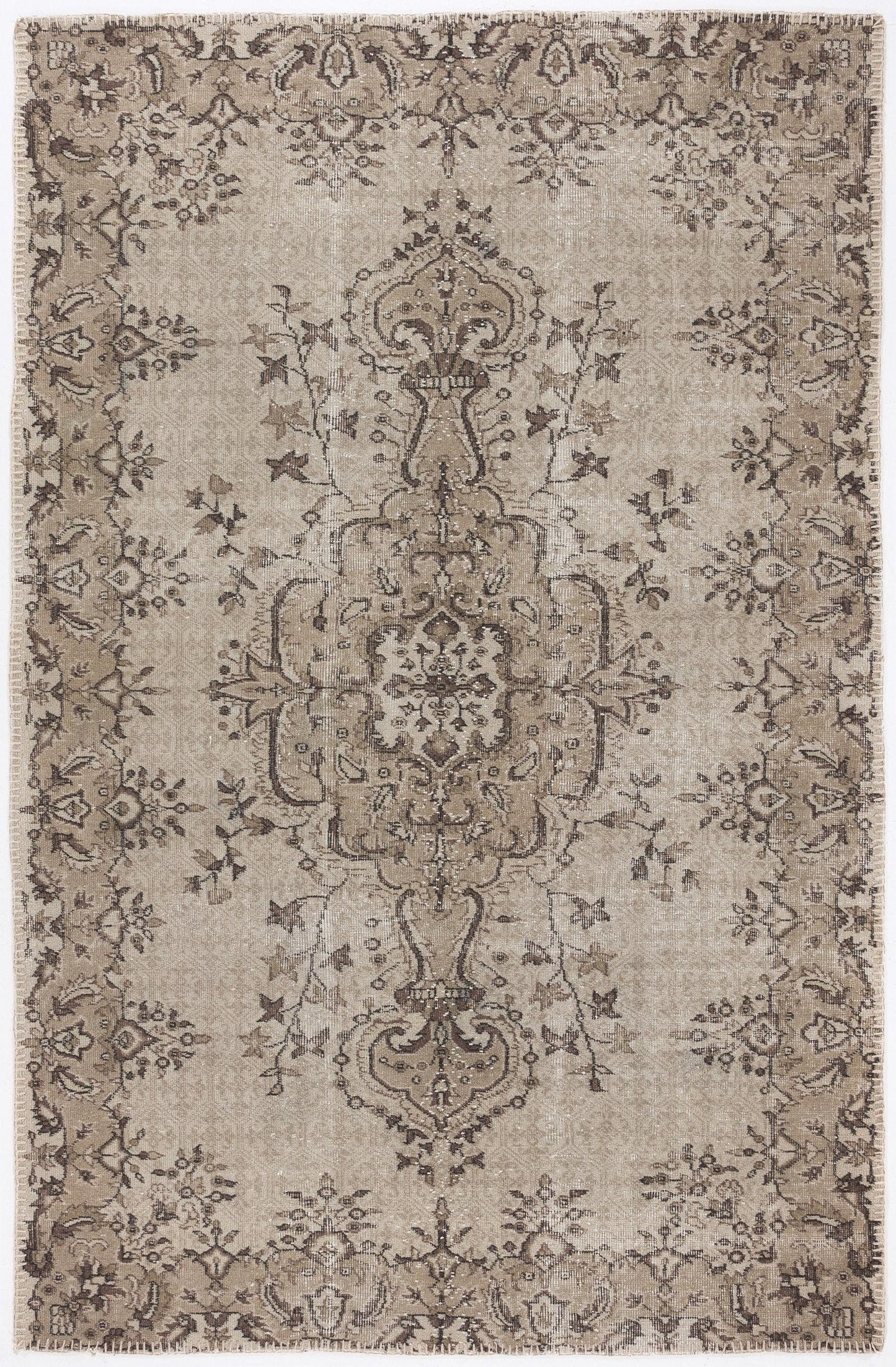 Maigeis - Vintage Medallion Rug - 5'9 X 8'10