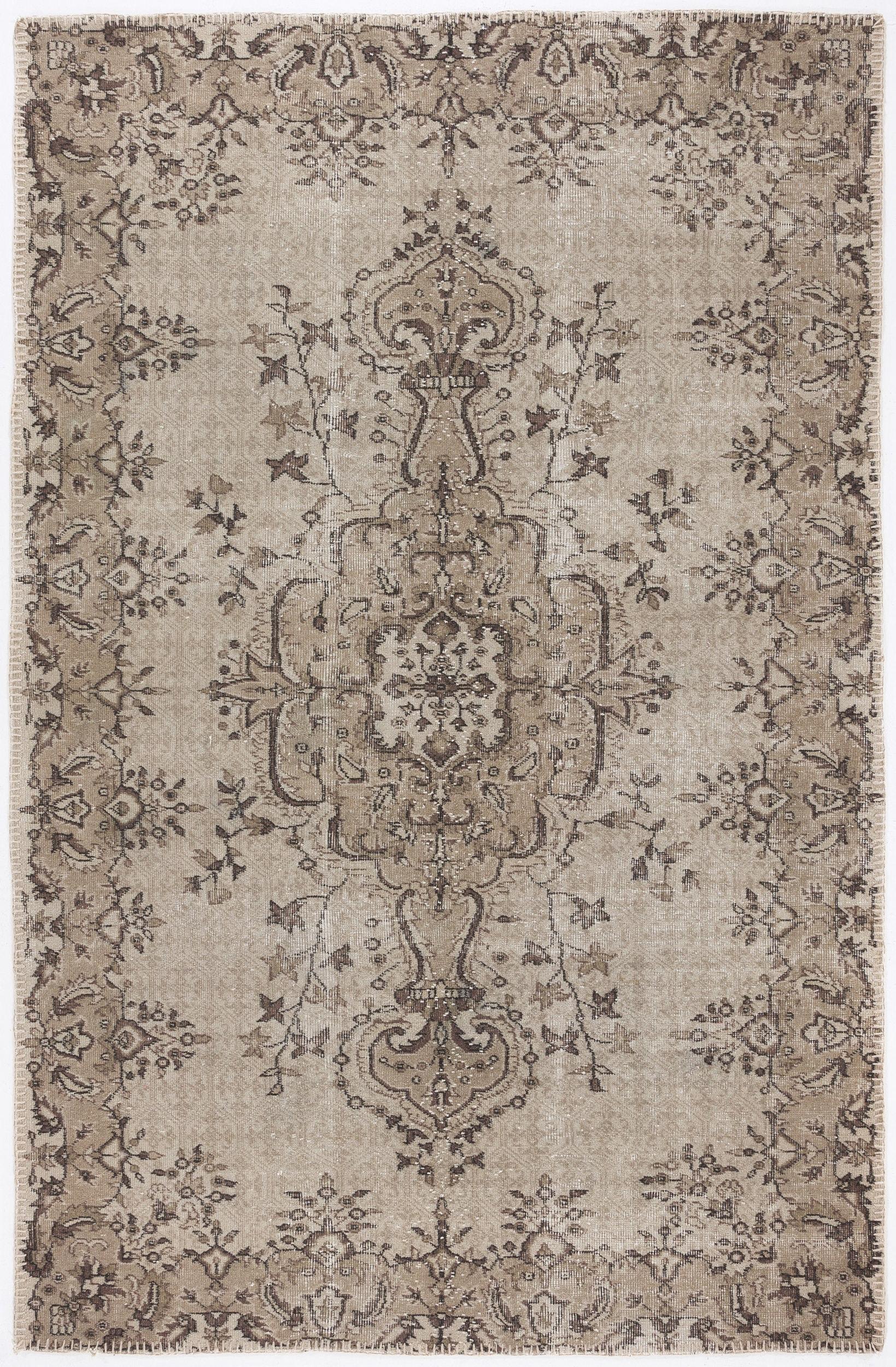 Maigeis - Vintage Medallion Rug - 5'9 X 8'10