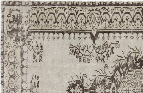 Load image 1 in gallery view. Piohova - Vintage Medallion Rug - 5'1 X 8'1