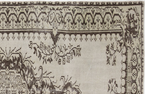 Load image 1 in gallery view. Piohova - Vintage Medallion Rug - 5'1 X 8'1