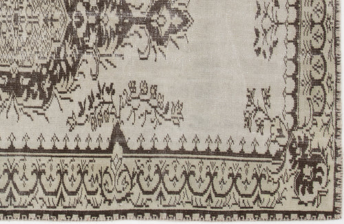 Load image 1 in gallery view. Piohova - Vintage Medallion Rug - 5'1 X 8'1