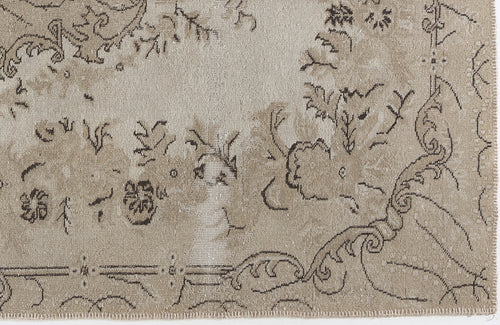 Load image 1 in gallery view. Pivuna - Vintage Medallion Rug - 5'4 X 9'5