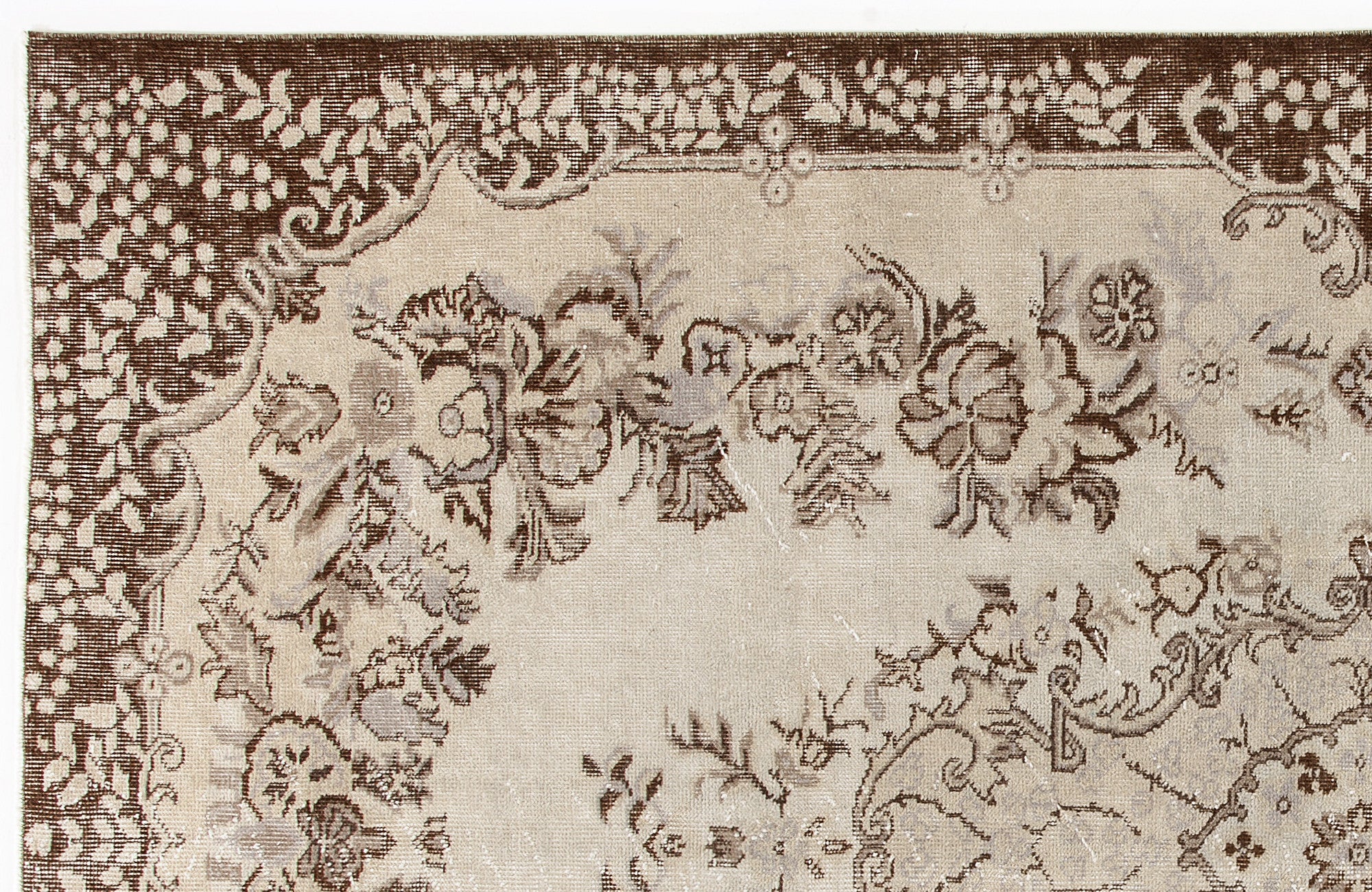 Kitama - Vintage Medallion Rug - 5'6 X 8'11