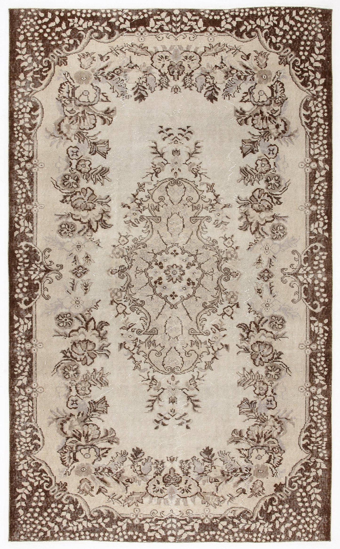 Kitama - Vintage Medallion Rug - 5'6 X 8'11