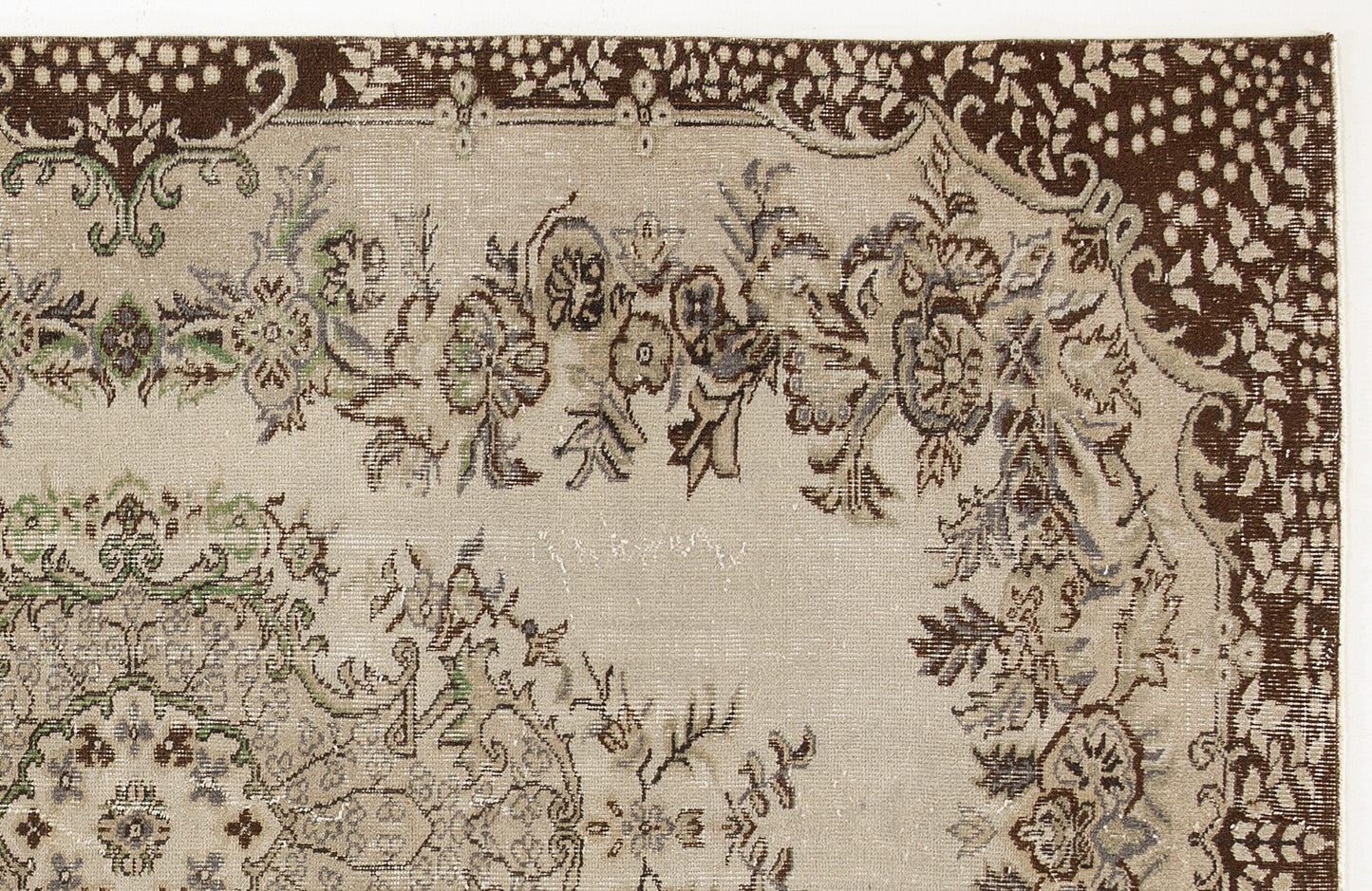 Temaos - Vintage Medallion Rug - 5'5 X 8'9