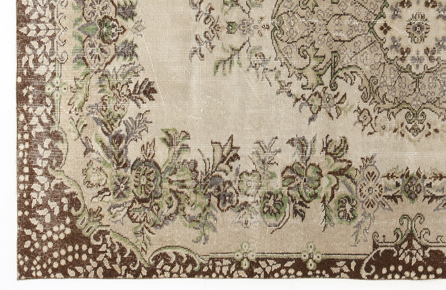 Temaos - Vintage Medallion Rug - 5'5 X 8'9