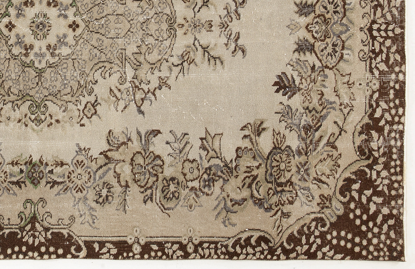 Temaos - Vintage Medallion Rug - 5'5 X 8'9