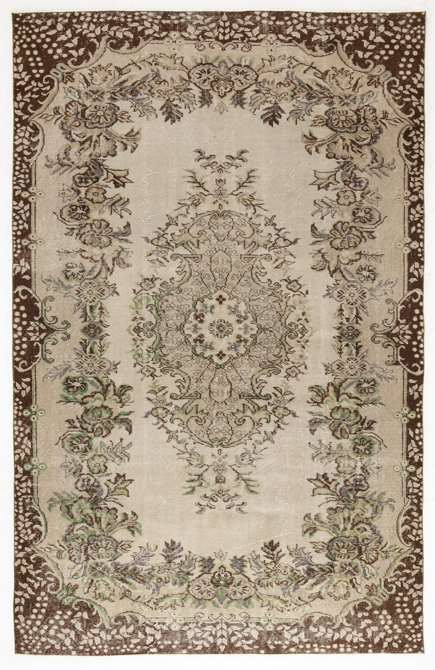 Temaos - Vintage Medallion Rug - 5'5 X 8'9