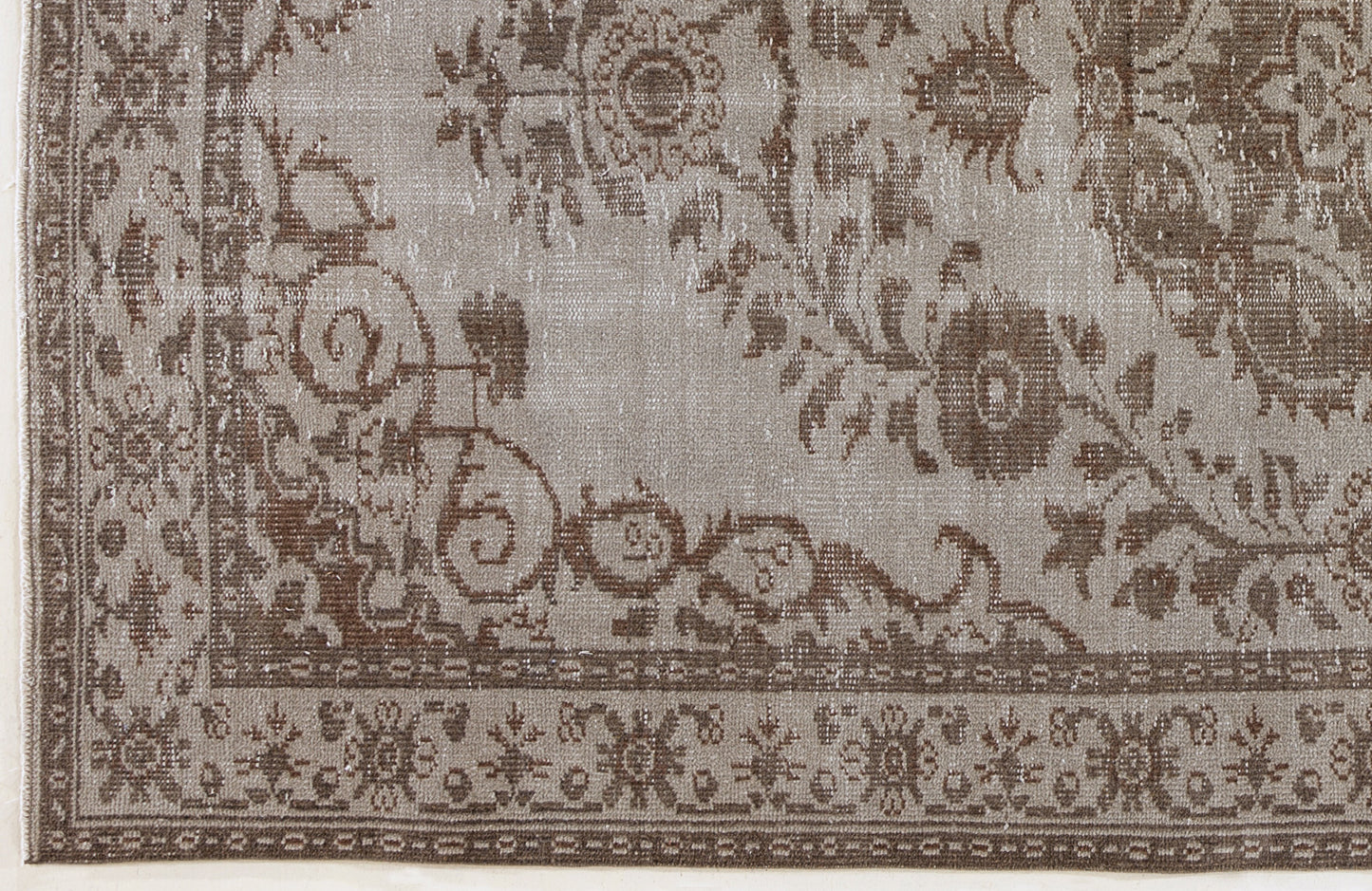 Gauhoan - Vintage Medallion Rug - 5'3 X 8'10