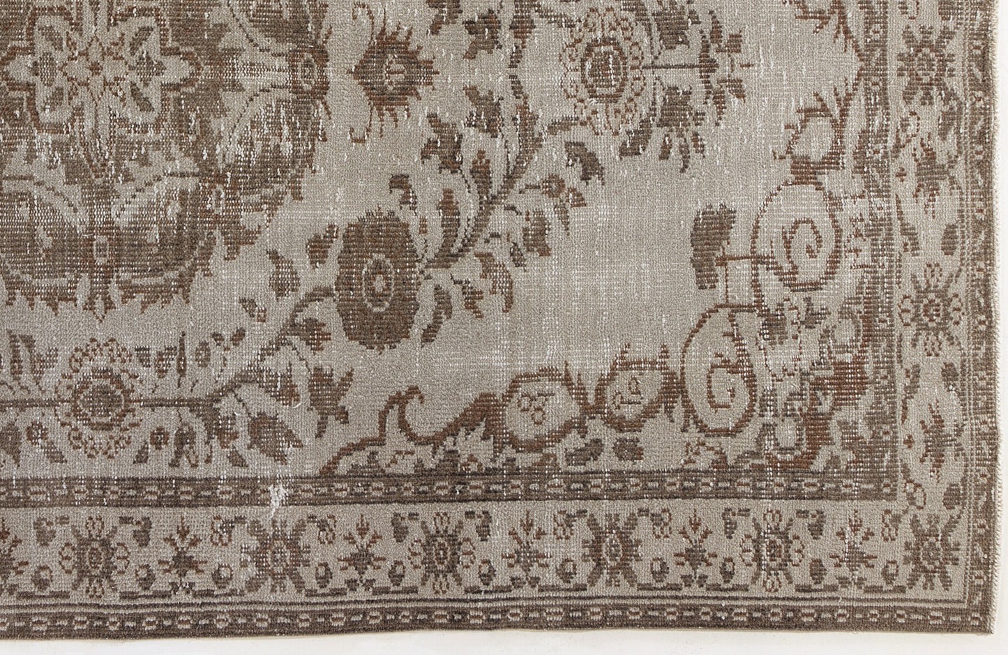 Gauhoan - Vintage Medallion Rug - 5'3 X 8'10