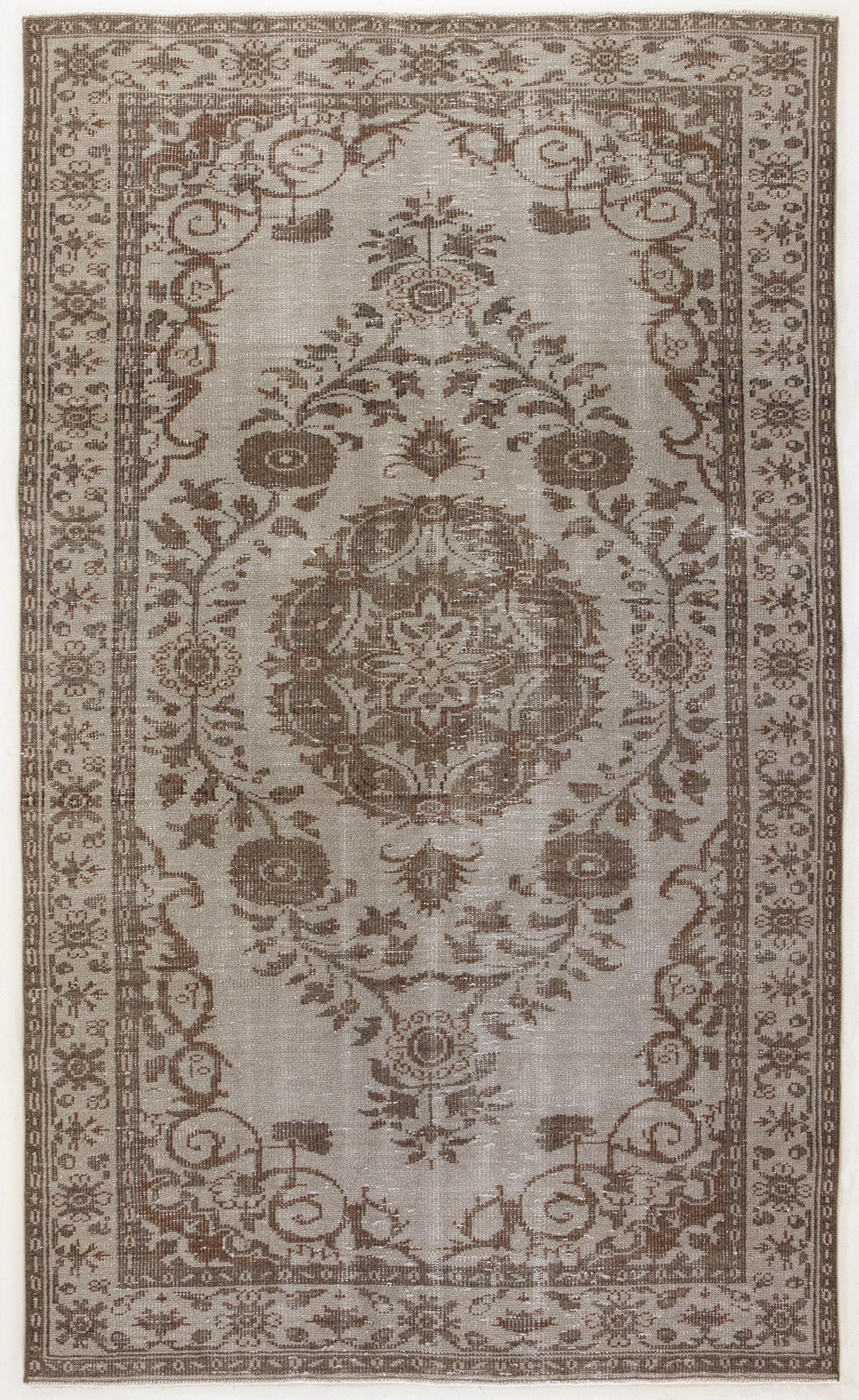 Gauhoan - Vintage Medallion Rug - 5'3 X 8'10