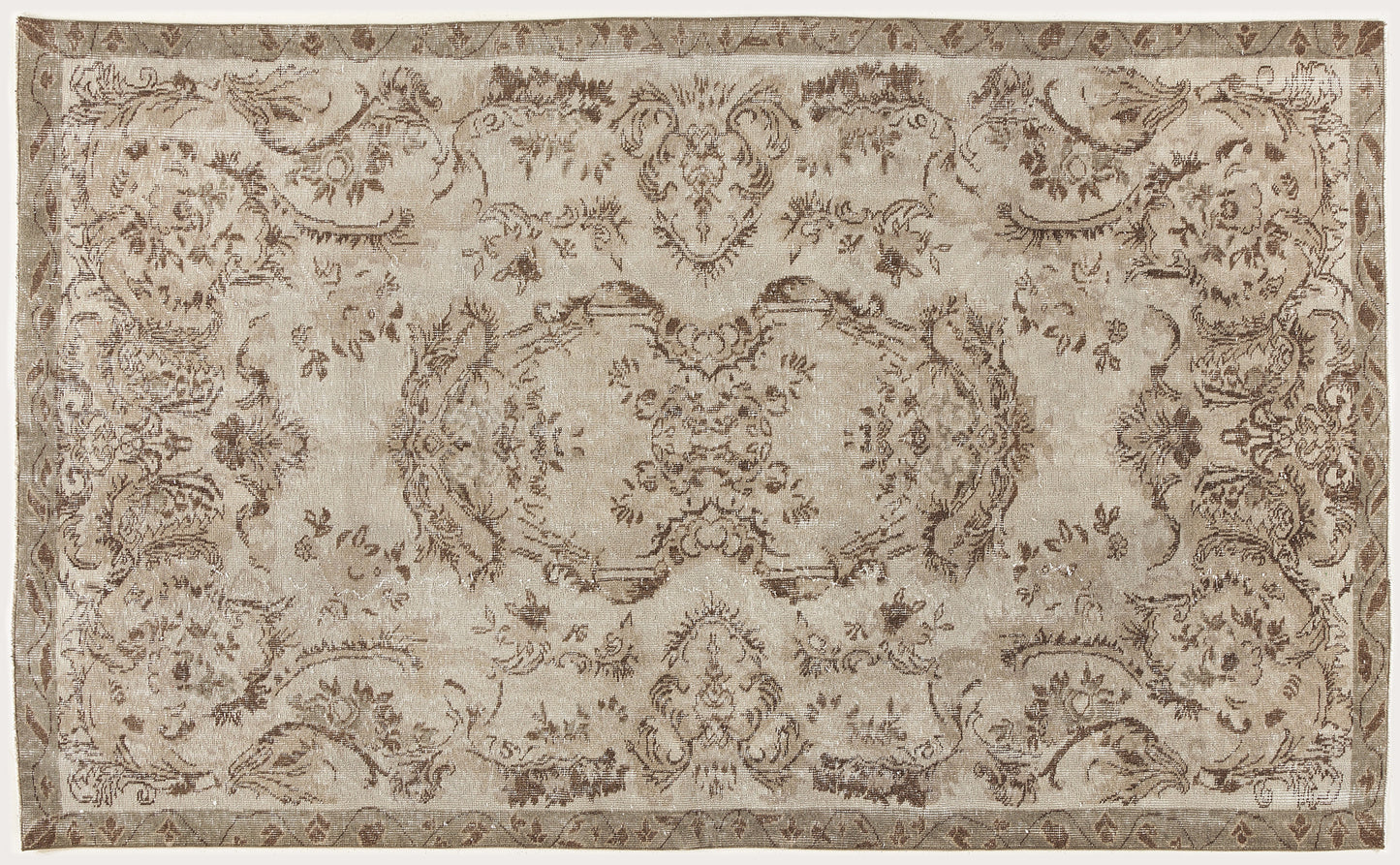 Sholela - Vintage Medallion Rug - 5'3 X 8'9