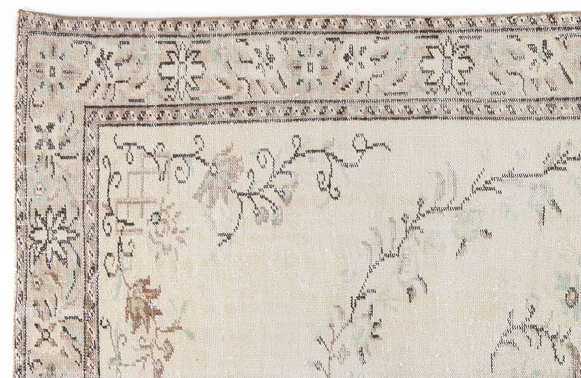 Clemias - Vintage Medallion Rug - 5'10 X 9'9