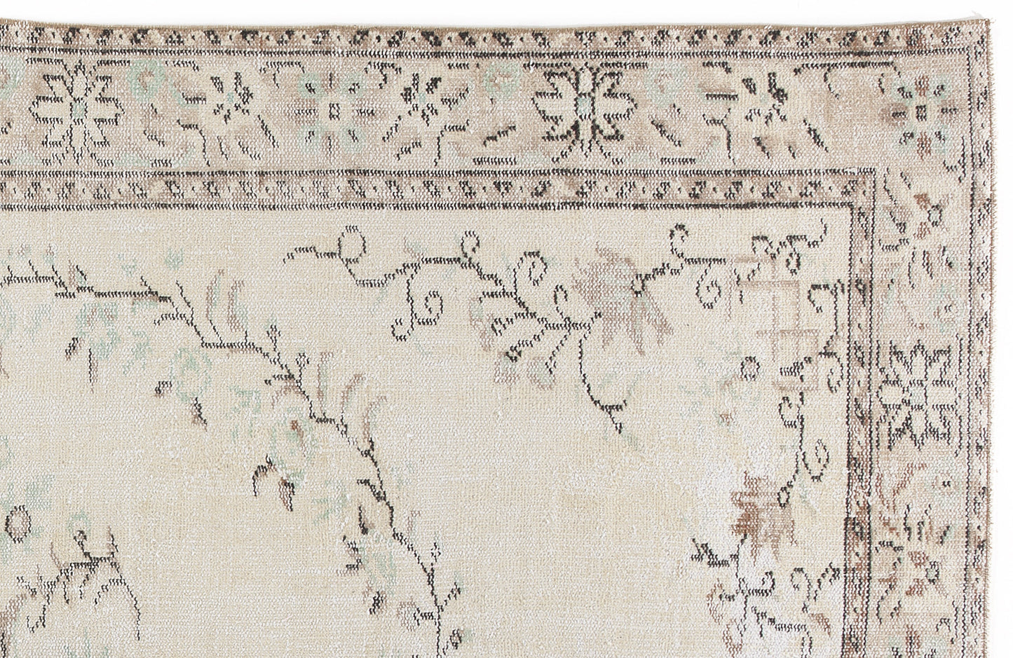 Clemias - Vintage Medallion Rug - 5'10 X 9'9