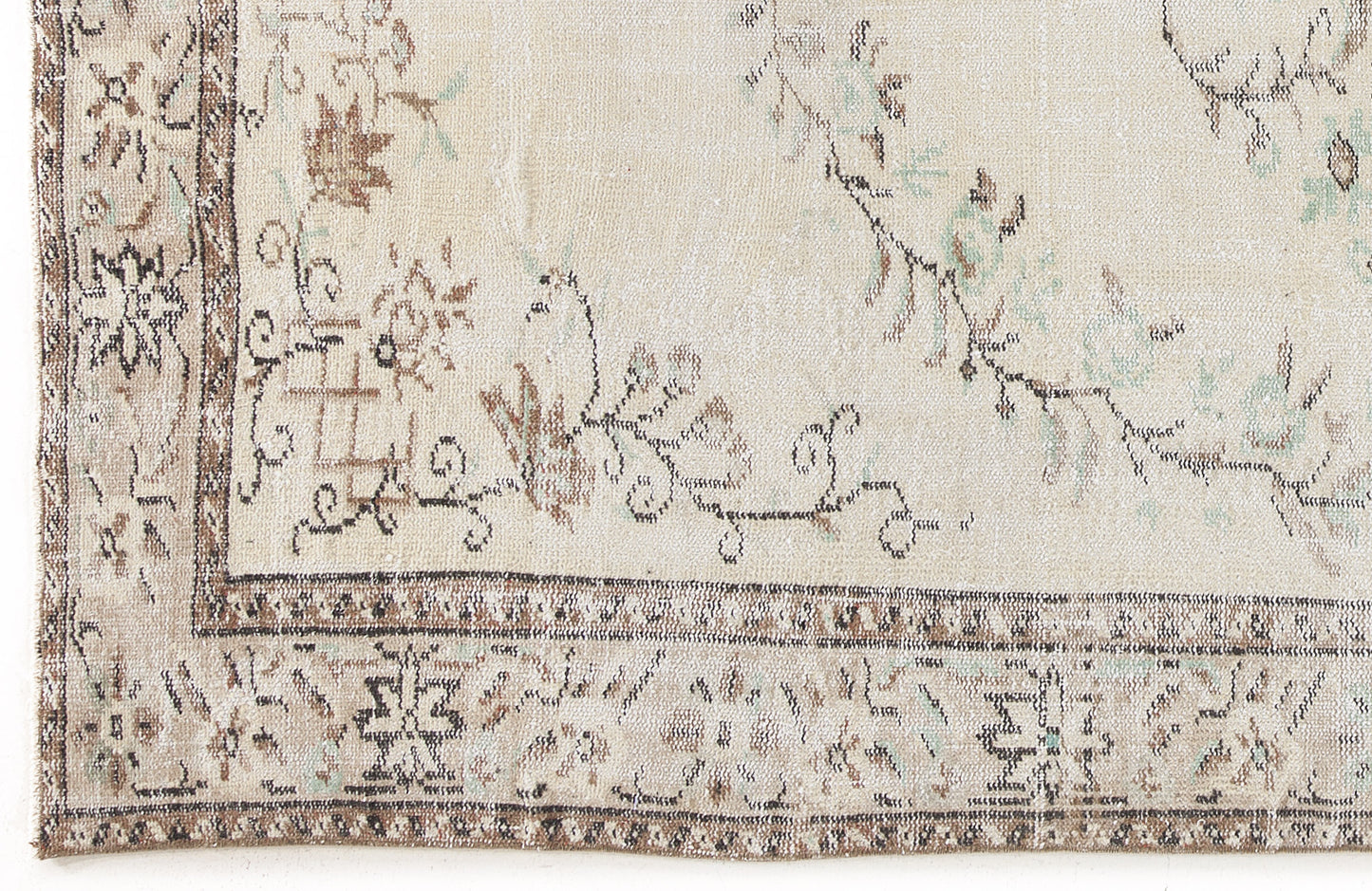 Clemias - Vintage Medallion Rug - 5'10 X 9'9