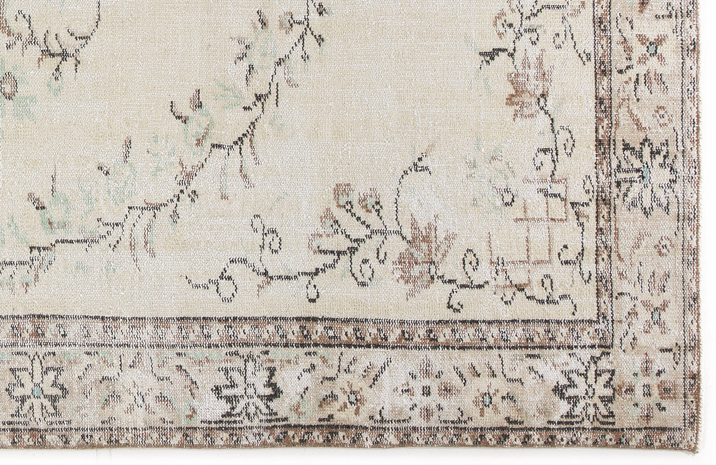 Clemias - Vintage Medallion Rug - 5'10 X 9'9